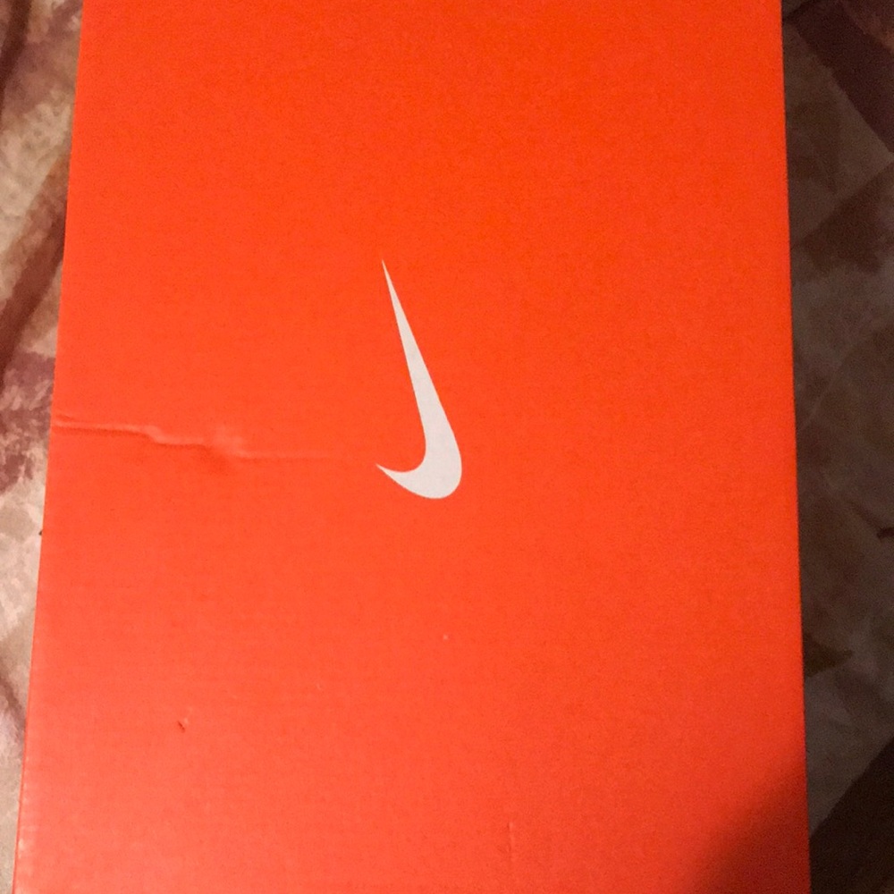 WMNS NIKE AIR BELLA TR